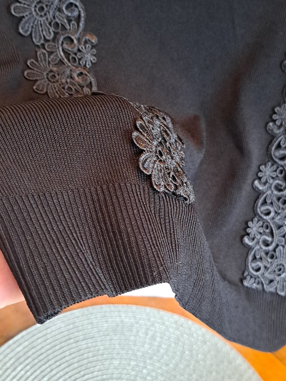 NWT White House Black Market Floral Embroidered Sheer Long Sleeves Keyhole Top M - Picture 5 of 9